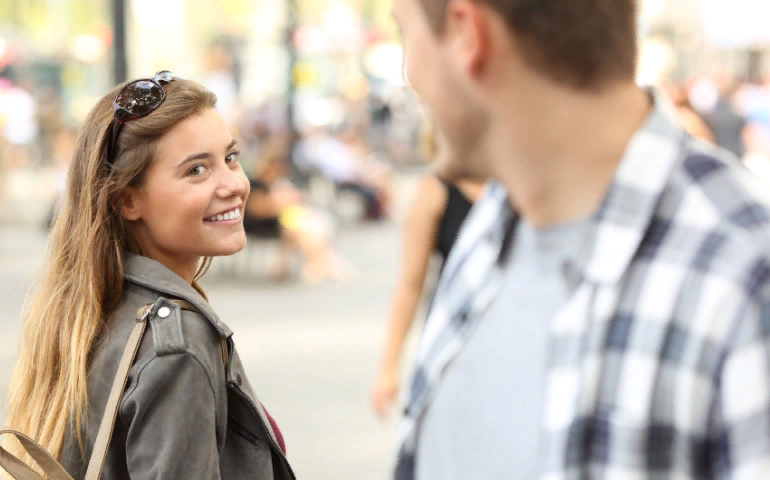 Why does a man smile at the girl when meeting: the signs of what, what does this mean in the language of gestures?