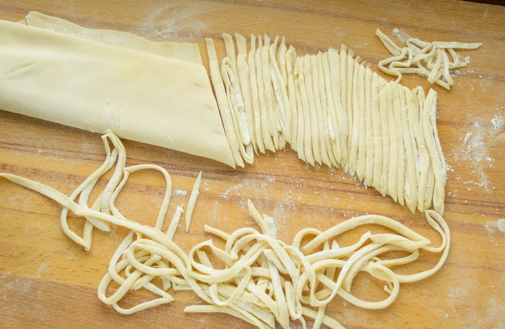 Masa para fideos caseros de residuos de masa de panqueques