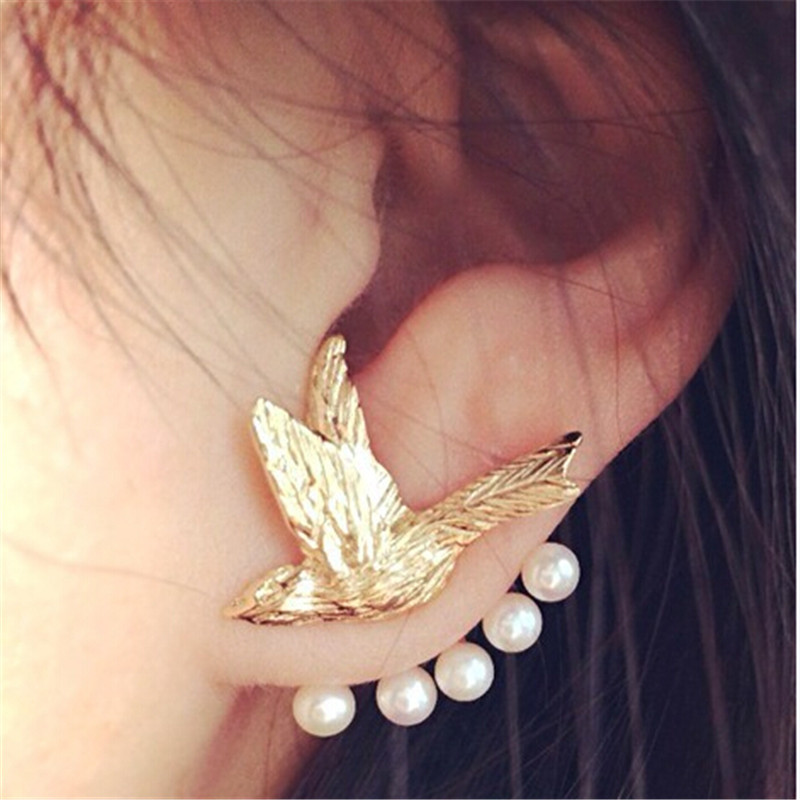 Gold with pearl earrings in the form of a bird in spring-summer-2023.