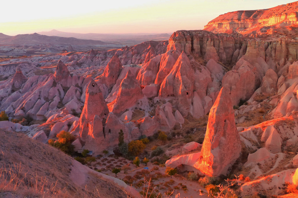 La vallée rouge de Cappadoce est incroyable