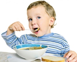 Чем кормить ребёнка после года? Меню ребенка после года: таблица