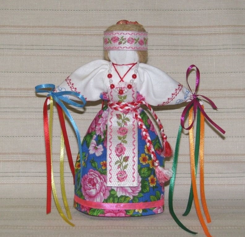 Кукла-оберег желанница с ленточками-подарками