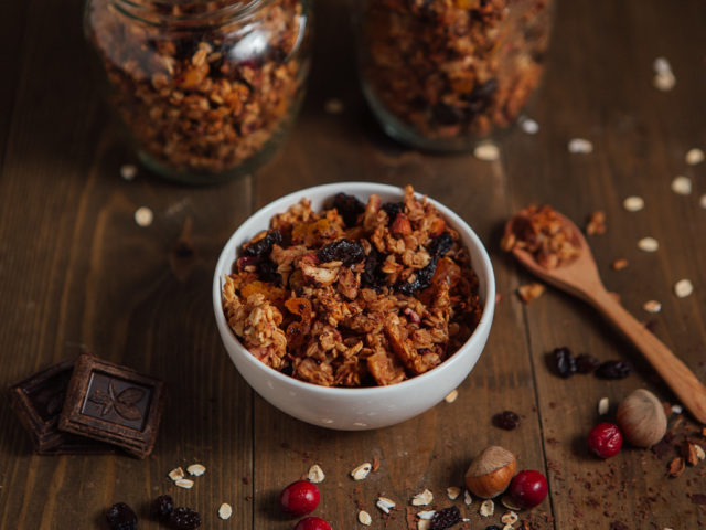 Une délicieuse recette de petit-déjeuner: comment cuisiner granol? Préparation de Batonchiki et Müshley Granolas - Recettes