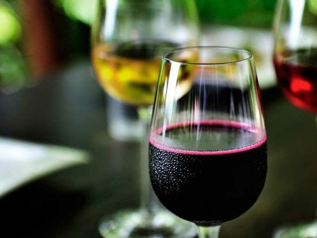 Σπιτικό κρασί, βάμμα, χύση, υγρό αγρόκλι: οι καλύτερες, απλές συνταγές