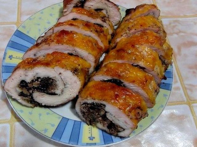 How to make a delicious chicken roll from a frozen semi -finished product?