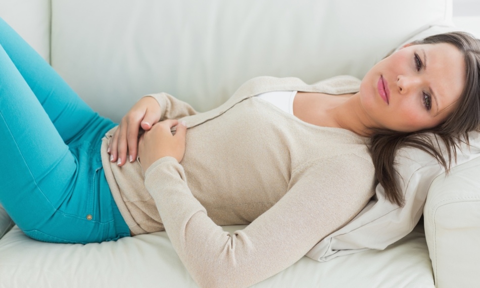 La cause de la douleur abdominale peut être une grossesse extra-utérine ou une constipation ordinaire