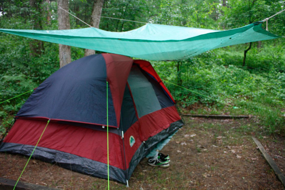 Installation of a tent