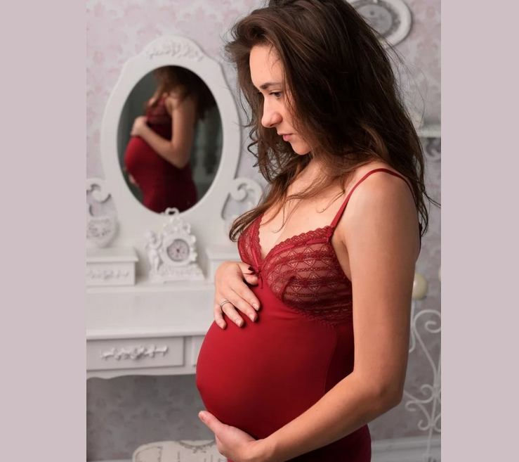 Женщина на 2 месяце беременности