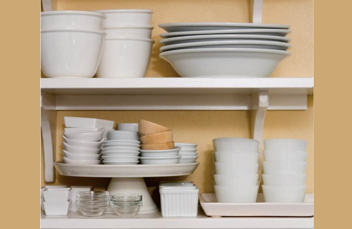 Хранение тарелок для правильной организации кухни