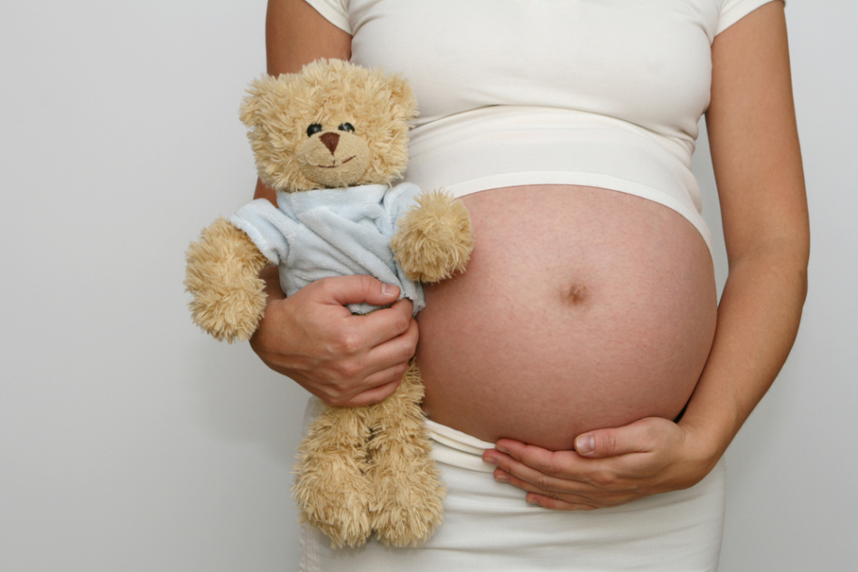 A helyettesítő anyaságnak számos megoldatlan erkölcsi és etikai kérdése van