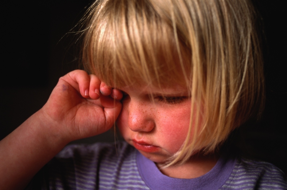 Juckreiz der Augen ist ein charakteristisches Symptom einer Bindehautentzündung