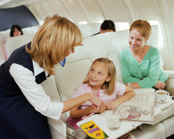 Die Regeln für den Transport von Kindern in einem Flugzeug: Dokumente, die in den Flugzeugstudium mitgenommen werden können und nicht. In welchem \u200b\u200bAlter kann ein Kind ohne Eskorte in einem Flugzeug fliegen? Wie fliegt man mit einem Baby in einem Flugzeug: Empfehlungen. Was können Sie ein Kind in ein Flugzeug nehmen?