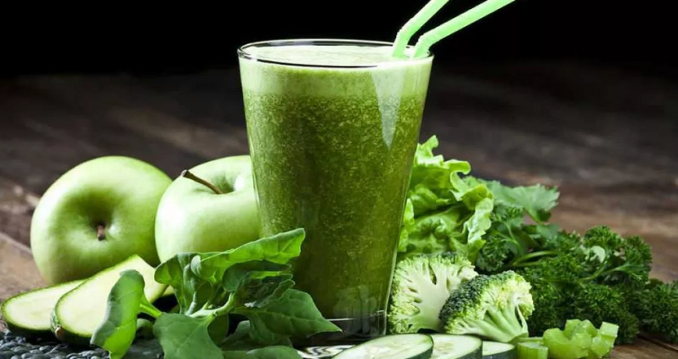 Зеленый смузи для сиртфуд-диеты