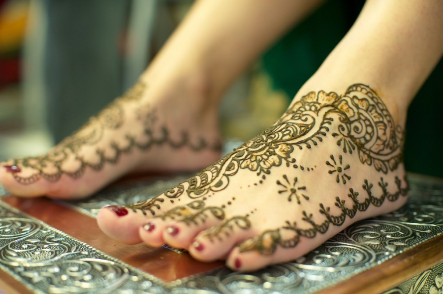 Beautiful mehendi on the legs