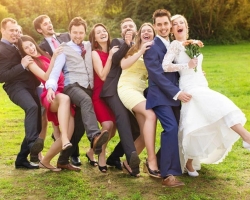 Hogyan lehet vőlegényt és menyasszonyot játszani egy esküvőn?