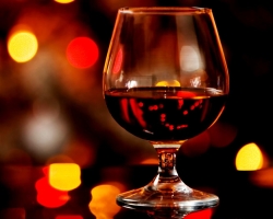 Cognac - increases or reduces blood pressure in a person: the opinion of doctors. How cognac affects the pressure: the benefits and harm of cognac for pressure. Is it possible to drink cognac, coffee with cognac with increased and reduced pressure, hypertension to men and women?