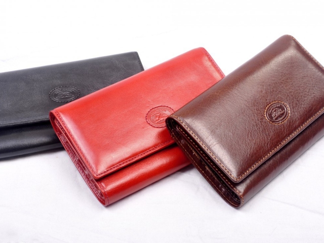 Women's wallet - genuine leather: sale in the online store Lamoda | Lamoda. Women's wallet fashionable, leather, on lightning, clutch, cosmetic bag, waterproof, varnish for coins and paper money: how to order and buy in the online store Lamoda | Lamoda?