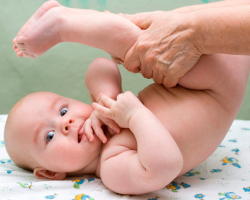Qu'est-ce qui devrait être une chaise dans un nouveau-né, à l'allaitement? Quelle chaise dans un nouveau-né pendant l'allaitement: norme, pathologie. Comment comprendre que le bébé a la diarrhée, la constipation?