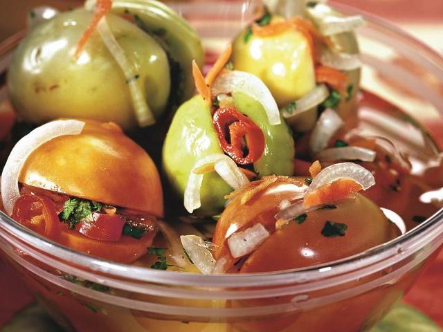Pengasahan tomat untuk musim dingin panas dan dingin: resep terbaik. Cara memberi hormat kepada tomat dengan mustard, tulang wortel, seledri, rempah -rempah, bawang, hijau dan isi: resep, aturan penting dan tips berguna untuk nyonya rumah