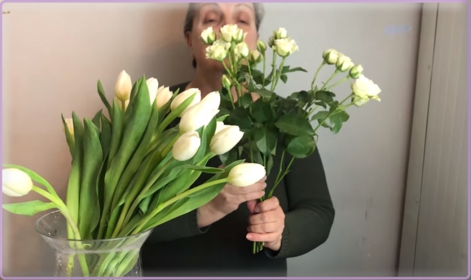 We create the basis of a bouquet with irises from white bush roses