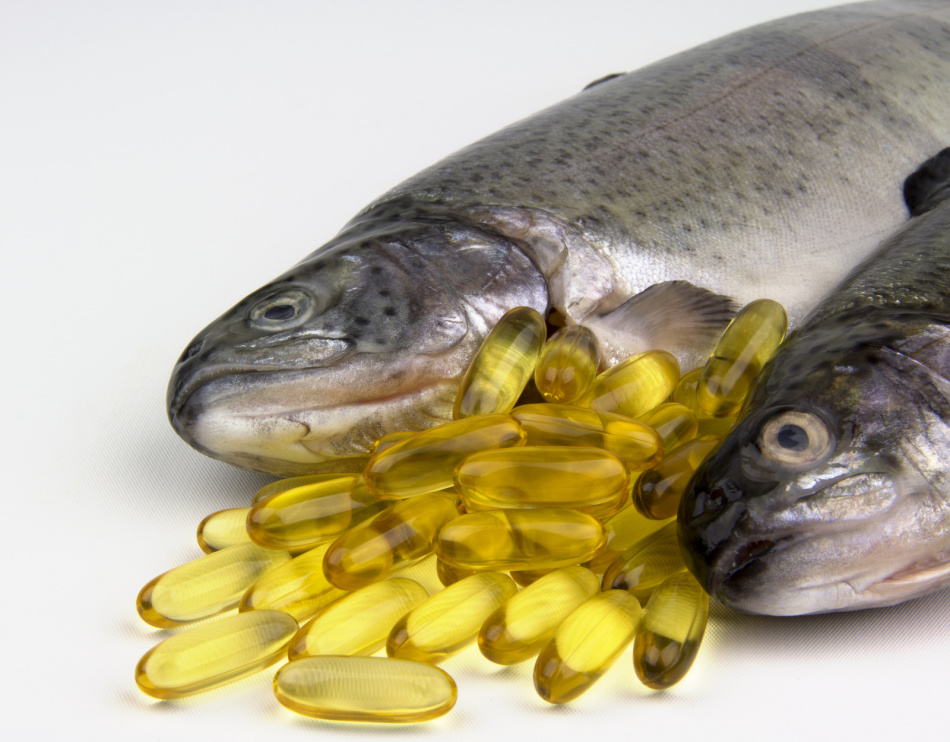 Если получить норму кислот класса омега -3 с продуктами питания не получается, рекомендуется принимать рыбий жир.