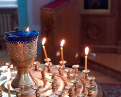 Koga postaviti sveče v cerkev na študij?