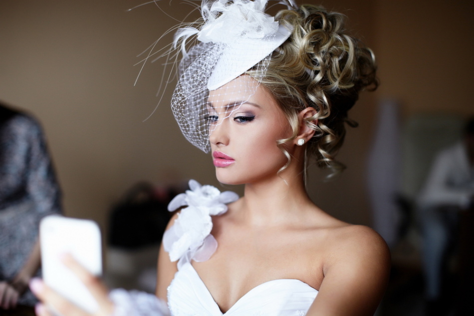 Coiffure avec un chapeau