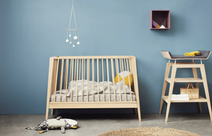 Заранее устанавливать детскую кроватку: допустимо ли это и есть ли в этом польза?