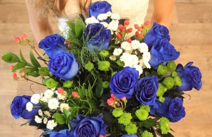 Bouquet de boda con rosas azules