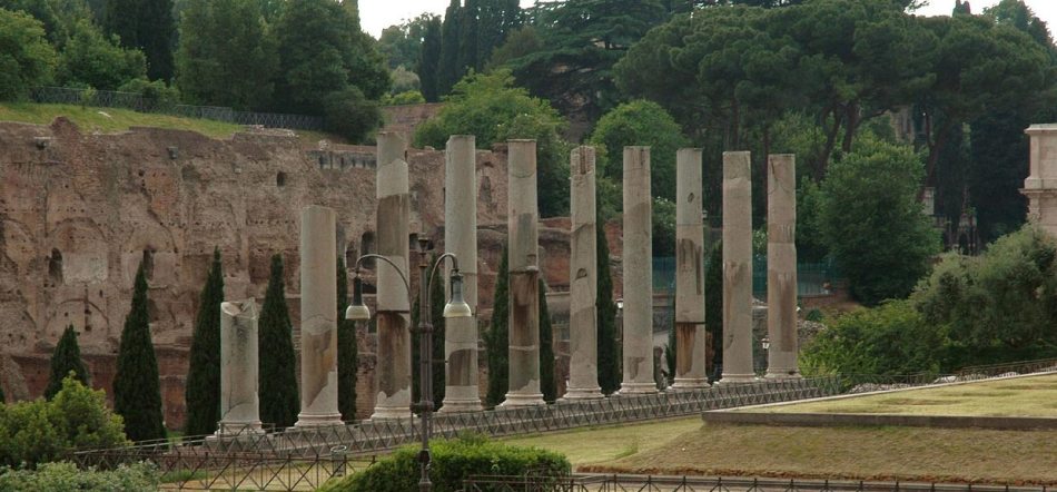 Kuil Venus dan Roma, Forum Romawi
