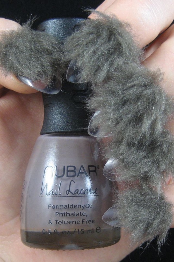 Make fur, fluffy manicure