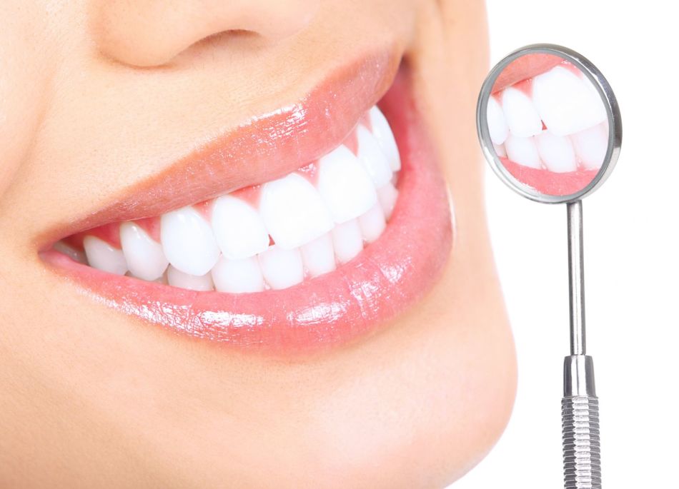 Ahli fisiognomis menganggap gigi putih bahkan ideal