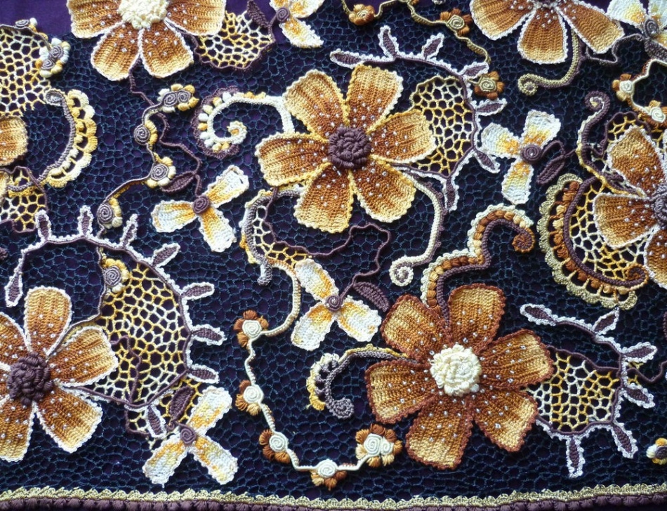 Irish crocheted lace, motive 10