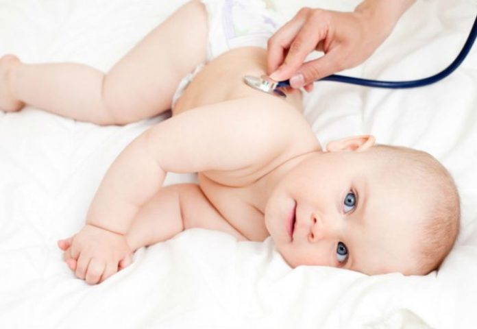Каких врачей проходят, когда ребенку исполняется 3, 12 месяцев: список основных и дополнительных специалистов