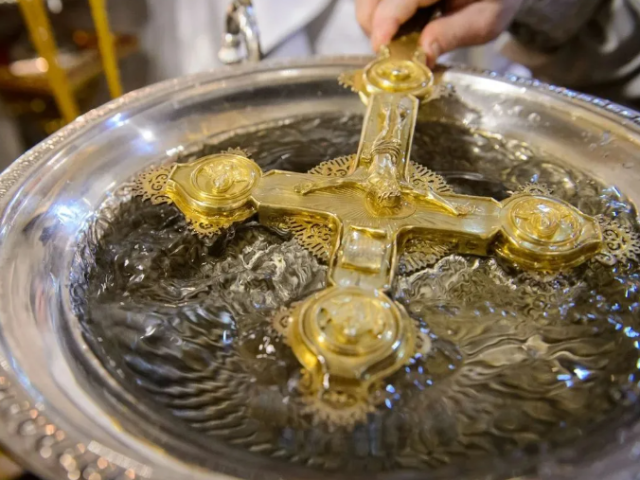 Is it possible to add holy water to tea, coffee, food: can I cook? How is holy water used?