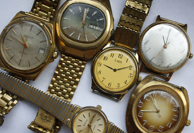 Ali je mogoče nositi uro pokojne osebe?
