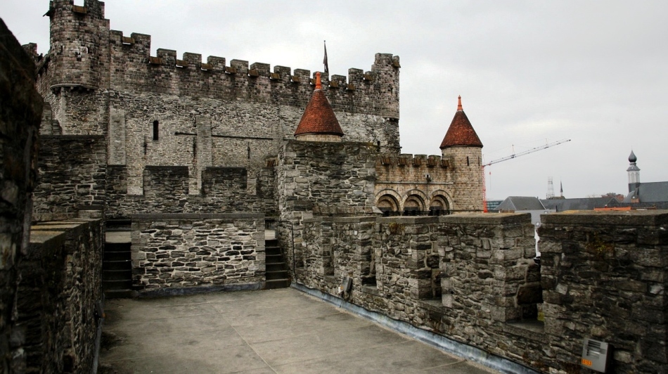 Стены замка графов фдландрии, бельгия
