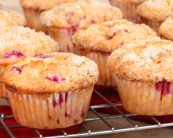 Wie einfach ist es, Erdbeer -Muffins vorzubereiten: Beschreibung des Rezepts, Foto, Video