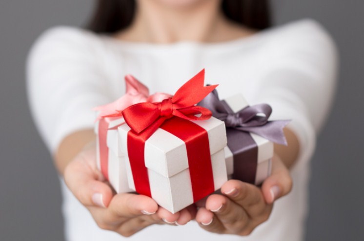 Αποδεχτείτε το δώρο, αλλά μην το ανοίξετε πριν από τα γενέθλιά σας