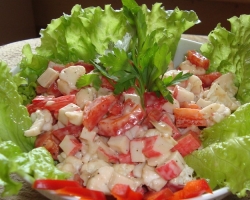 Σαλάτα με μπαστούνια καβουριών και ντομάτες: 2 καλύτερη και γρήγορη συνταγή με βήμα -βήμα μαγειρέματος