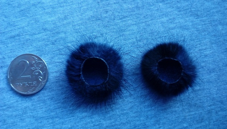 Circles from fur removed from the pan