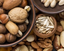 Why soak nuts? In what water to soak nuts, what nuts to soak before use?