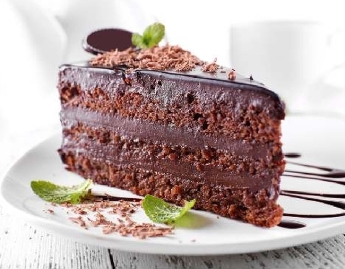 Kue dengan kue cokelat