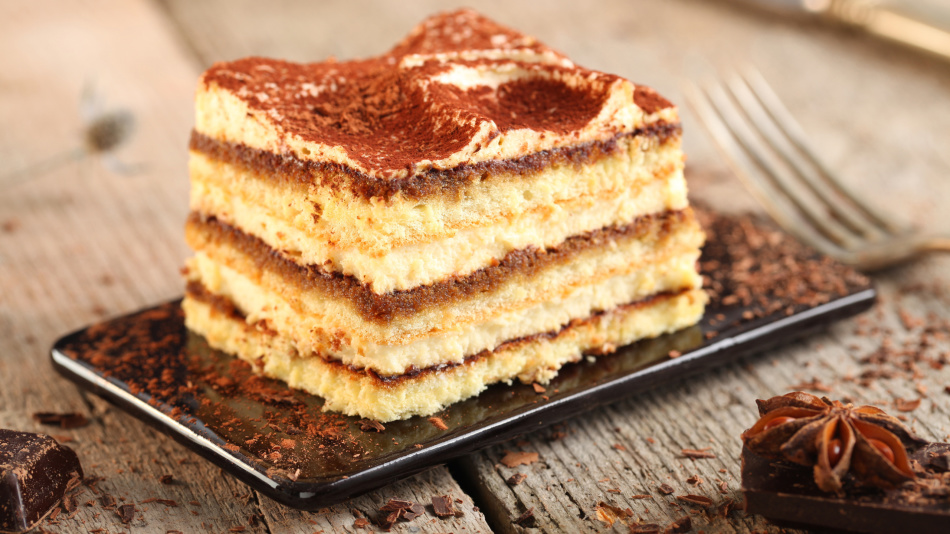 La crème avec halva convient à une couche de gâteau multi-couches