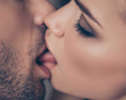Яка різниця між французьким поцілунком і звичайним поцілунком: що це, чи справді французи придумали це?