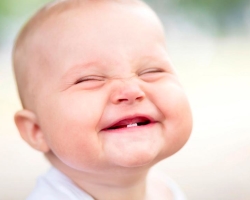 У ребенка режутся зубы: симптомы, признаки, поведение. Когда режутся первые зубы у грудничков, младенцев? В каком порядке, и в каком возрасте режутся зубы у малышей?