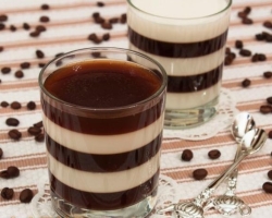 Gelée de chocolat: sans gélatine avec chocolat noir, cacao, crème sure - un guide de cuisson