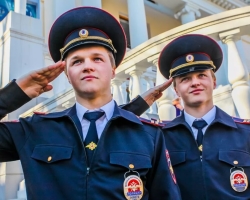 Comment et où aller à l'école de police secondaire et supérieure après la 9e et 11e année à un jeune homme et une fille? Ce qui est nécessaire pour être admis à l'école de police: examens, préparation, vérification, caractéristique