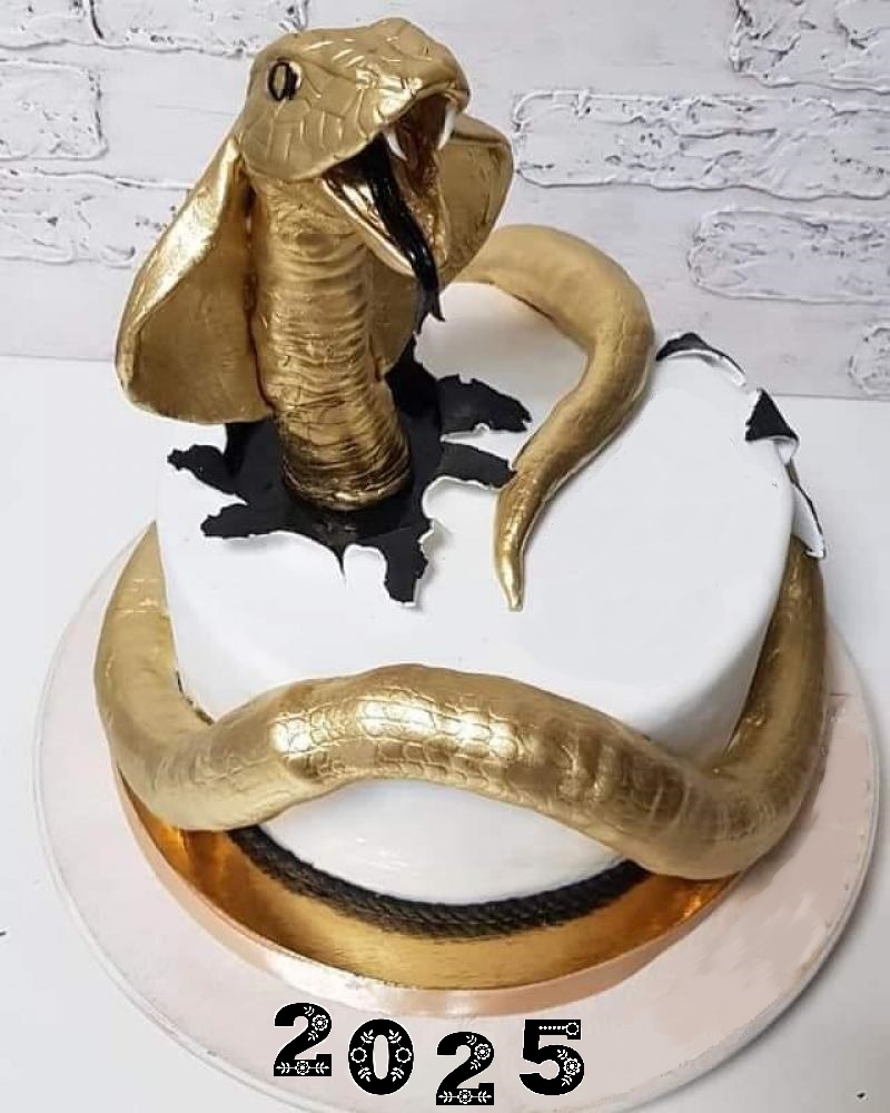 Торт «праздничная змея» к новому 2025 году
