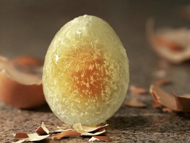 Is it possible to freeze raw, boiled eggs? How to defrost eggs?